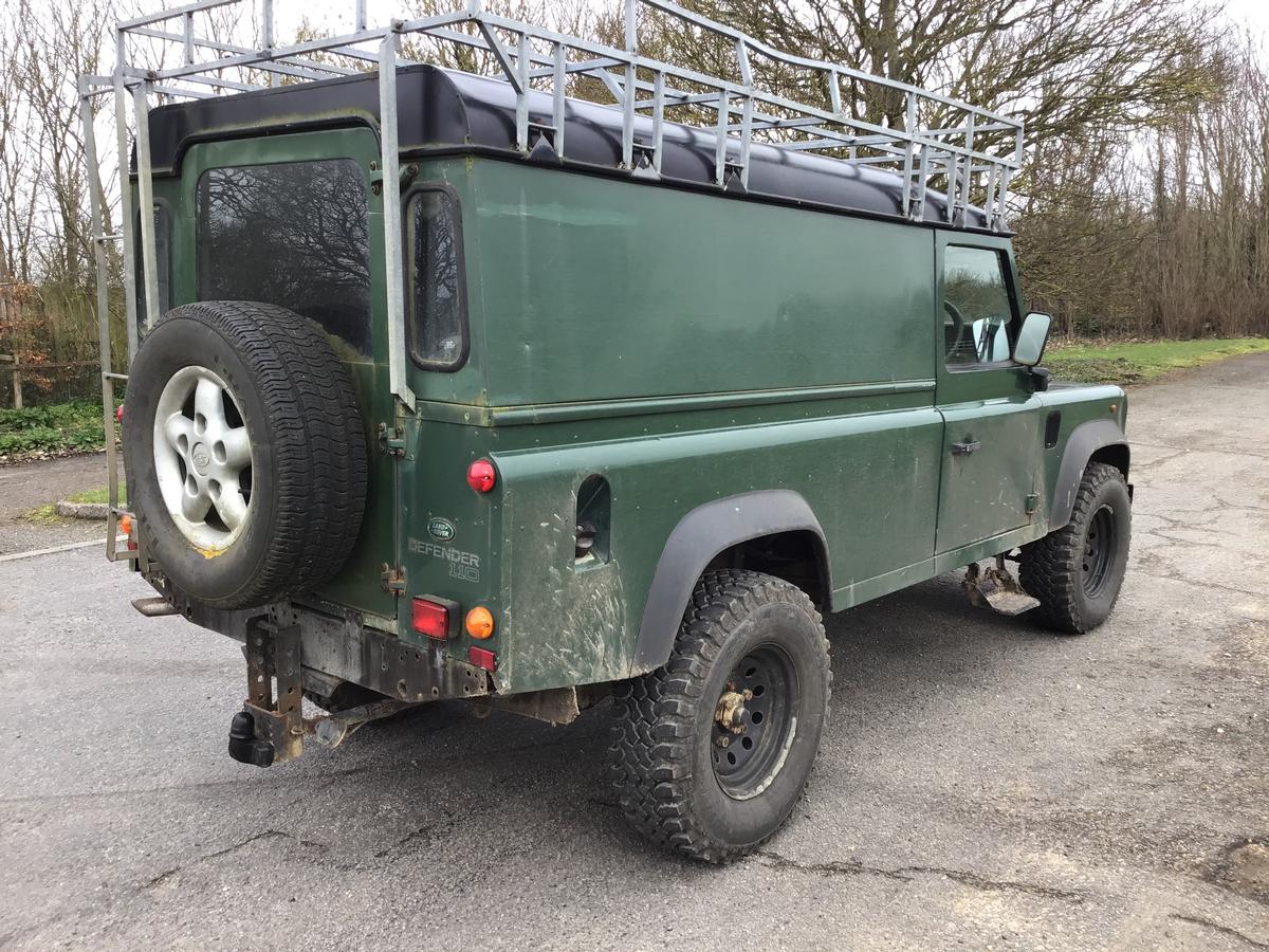 Land Rover  - Defender 