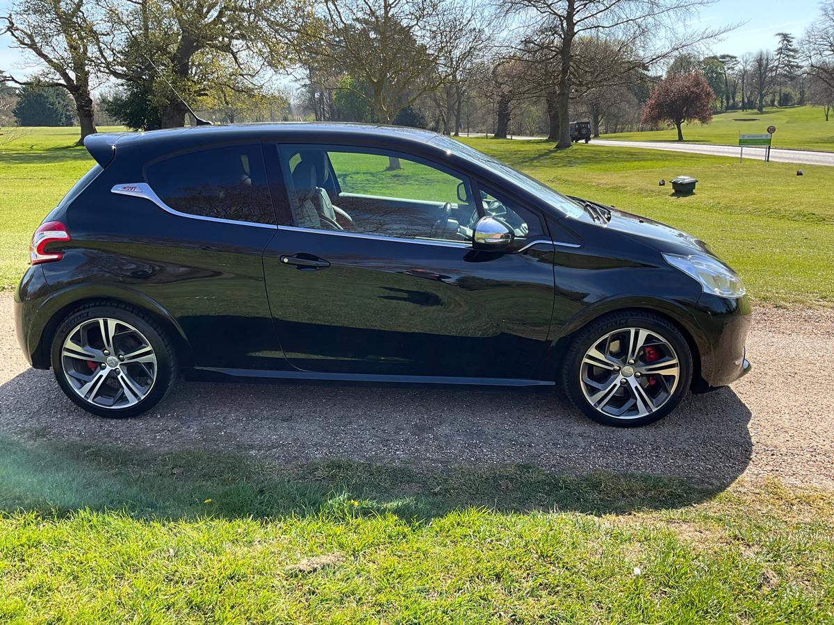 PEUGOET - 208 Gti