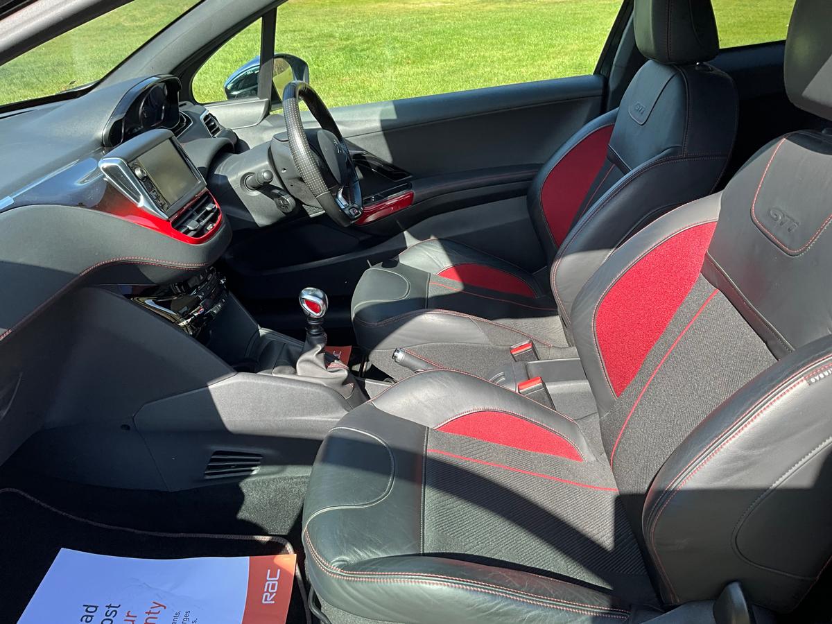 PEUGOET - 208 Gti